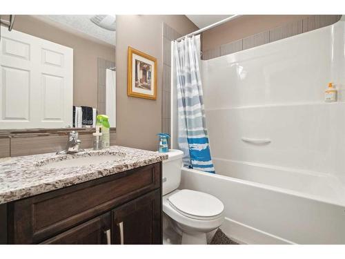 516 Rocky Vista Gardens Nw, Calgary, AB - Indoor Photo Showing Bathroom