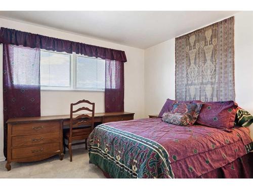 265 Wildwood Drive Sw, Calgary, AB - Indoor Photo Showing Bedroom