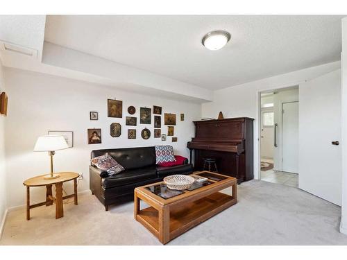 265 Wildwood Drive Sw, Calgary, AB - Indoor Photo Showing Living Room