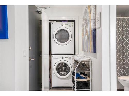 2402-1010 6 Street Sw, Calgary, AB - Indoor Photo Showing Laundry Room