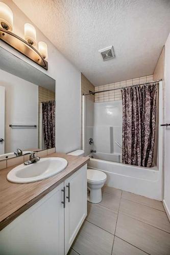 64 Covecreek Mews Ne, Calgary, AB - Indoor Photo Showing Bathroom