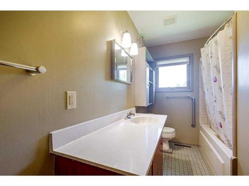 1262 Township 391, Rural Red Deer County, AB - Indoor Photo Showing Bathroom