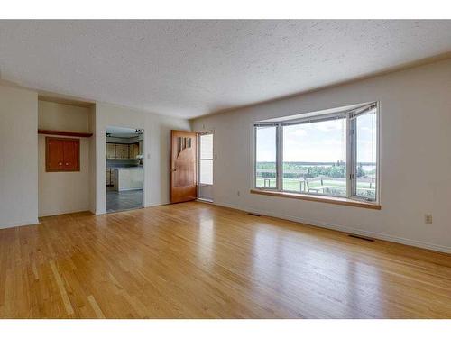 1262 Township 391, Rural Red Deer County, AB - Indoor Photo Showing Other Room