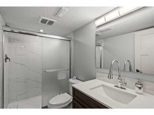 88 Auburn Glen Gardens Se, Calgary, AB - Indoor Photo Showing Bathroom