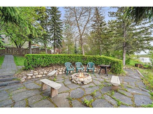 6336 Bow Crescent Nw, Calgary, AB - Outdoor