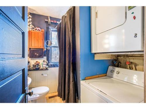 318 21 Avenue Sw, Calgary, AB - Indoor Photo Showing Laundry Room