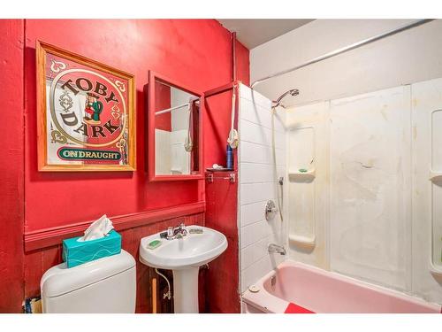 318 21 Avenue Sw, Calgary, AB - Indoor Photo Showing Bathroom