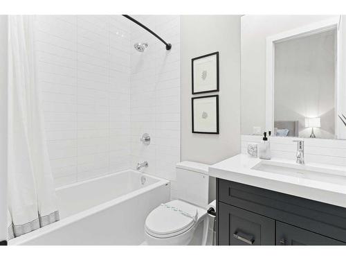 25 Stillwater Bay, Heritage Pointe, AB - Indoor Photo Showing Bathroom