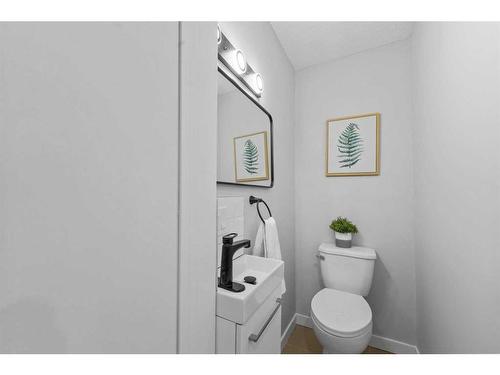4608 70 Street Nw, Calgary, AB - Indoor Photo Showing Bathroom
