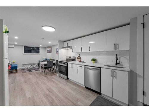 4608 70 Street Nw, Calgary, AB - Indoor Photo Showing Kitchen