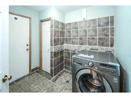 14237 Evergreen View Sw, Calgary, AB - Indoor Photo Showing Laundry Room