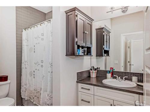 374 Fireside Place, Cochrane, AB - Indoor Photo Showing Bathroom