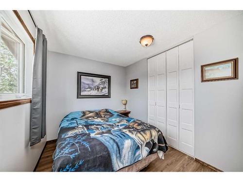 220 Madeira Place Ne, Calgary, AB - Indoor Photo Showing Bedroom