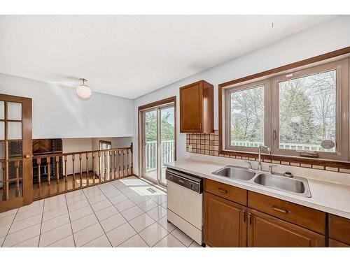 20 Bedwood Rise Ne, Calgary, AB - Indoor Photo Showing Kitchen With Double Sink