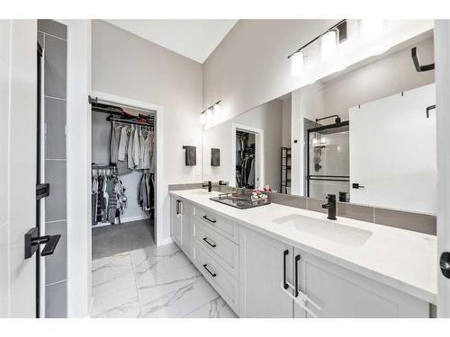 31 D'Arcy Boulevard, Okotoks, AB - Indoor Photo Showing Bathroom