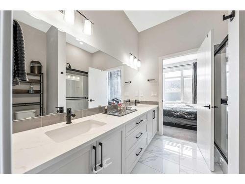 31 D'Arcy Boulevard, Okotoks, AB - Indoor Photo Showing Bathroom