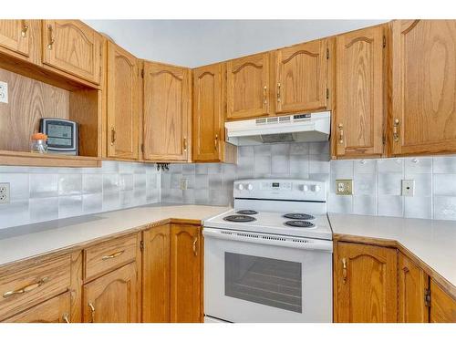 273 Woodside Road Nw, Airdrie, AB - Indoor Photo Showing Kitchen