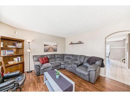62 Taracove Road Ne, Calgary, AB - Indoor Photo Showing Living Room