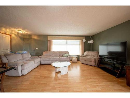 76 Lake Huron Place Se, Calgary, AB - Indoor Photo Showing Living Room