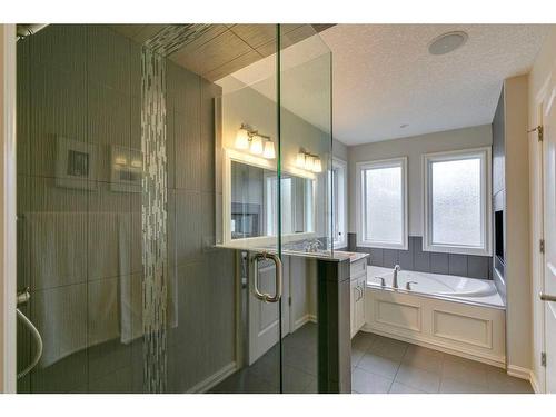 431 23 Avenue Nw, Calgary, AB - Indoor Photo Showing Bathroom