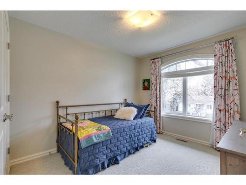 431 23 Avenue Nw, Calgary, AB - Indoor Photo Showing Bedroom