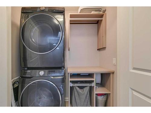 431 23 Avenue Nw, Calgary, AB - Indoor Photo Showing Laundry Room