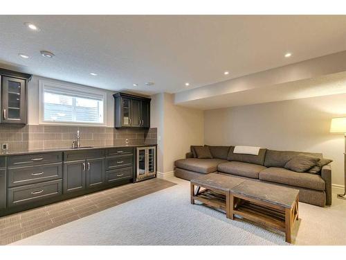 431 23 Avenue Nw, Calgary, AB - Indoor Photo Showing Living Room