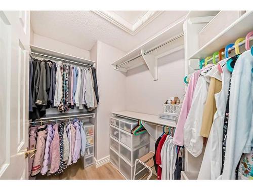 1537 Strathcona Drive Sw, Calgary, AB - Indoor With Storage