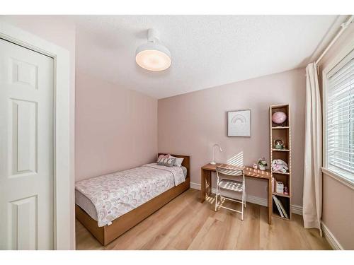 1537 Strathcona Drive Sw, Calgary, AB - Indoor Photo Showing Bedroom