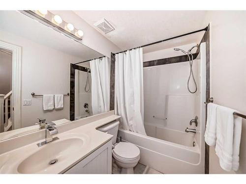 1537 Strathcona Drive Sw, Calgary, AB - Indoor Photo Showing Bathroom