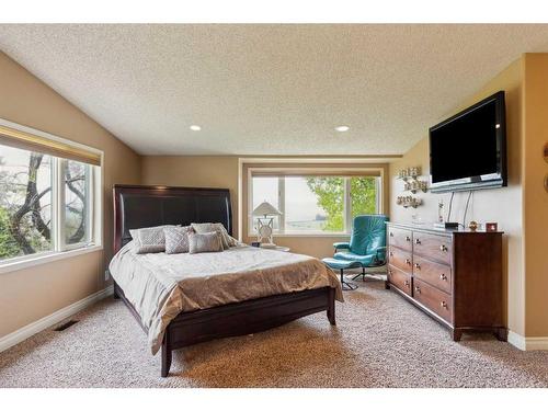 200-80054 226 Avenue West, Rural Foothills County, AB - Indoor Photo Showing Bedroom