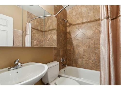 200-80054 226 Avenue West, Rural Foothills County, AB - Indoor Photo Showing Bathroom