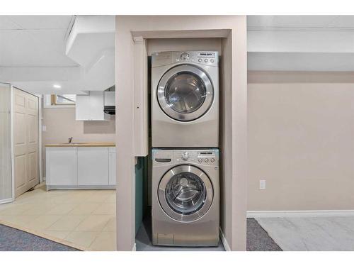 18 Mckernan Place Se, Calgary, AB - Indoor Photo Showing Laundry Room