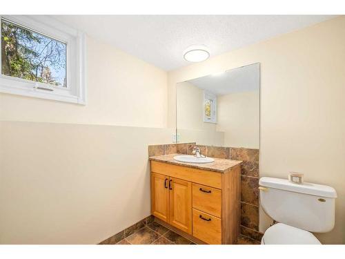 56 Brookpark Place Sw, Calgary, AB - Indoor Photo Showing Bathroom