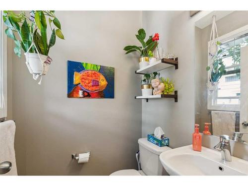 220 New Brighton Row Se, Calgary, AB - Indoor Photo Showing Bathroom