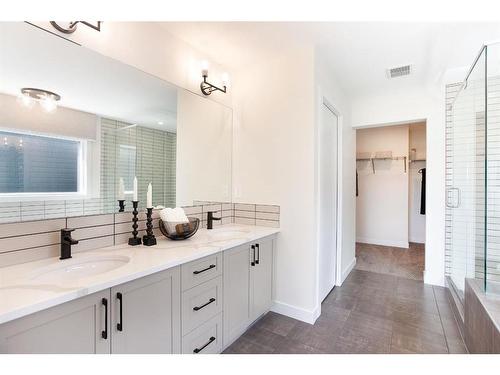 7 Midgrove Drive Sw, Airdrie, AB - Indoor Photo Showing Bathroom