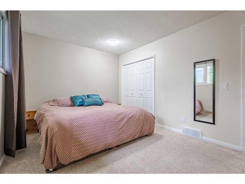2636 56 Street Ne, Calgary, AB - Indoor Photo Showing Bedroom