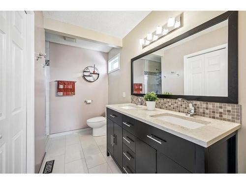247 Edgebrook Circle Nw, Calgary, AB - Indoor Photo Showing Bathroom