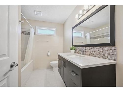 247 Edgebrook Circle Nw, Calgary, AB - Indoor Photo Showing Bathroom