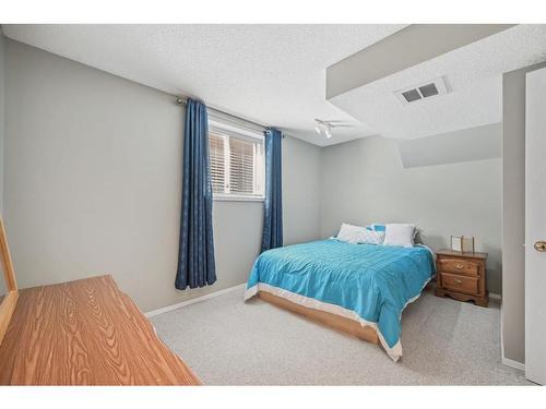 247 Edgebrook Circle Nw, Calgary, AB - Indoor Photo Showing Bedroom