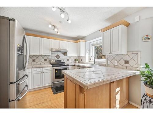 247 Edgebrook Circle Nw, Calgary, AB - Indoor Photo Showing Kitchen