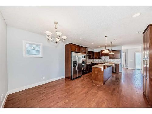 2743 16 Avenue Sw, Calgary, AB - Indoor Photo Showing Kitchen