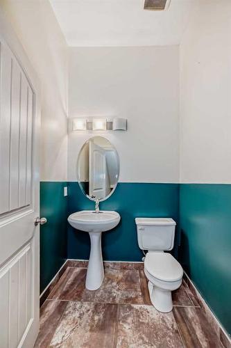 2743 16 Avenue Sw, Calgary, AB - Indoor Photo Showing Bathroom
