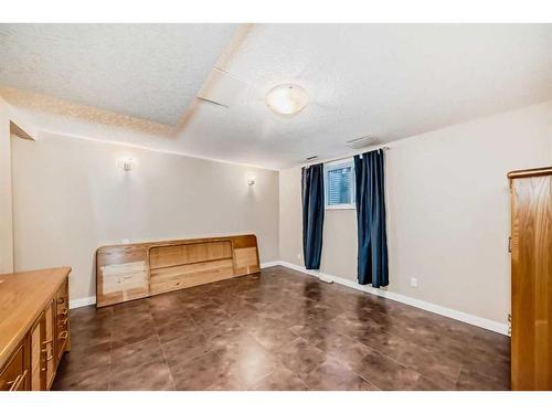 2743 16 Avenue Sw, Calgary, AB - Indoor Photo Showing Other Room