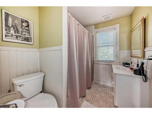 1307 11 Street Sw, Calgary, AB - Indoor Photo Showing Bathroom