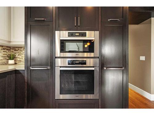 2336 Uxbridge Drive Nw, Calgary, AB - Indoor Photo Showing Kitchen With Upgraded Kitchen