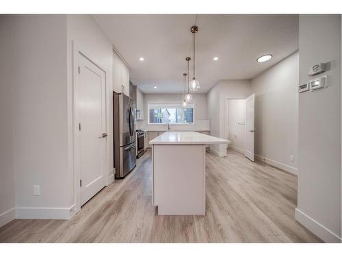 81 Royal Elm Green Nw, Calgary, AB - Indoor Photo Showing Kitchen