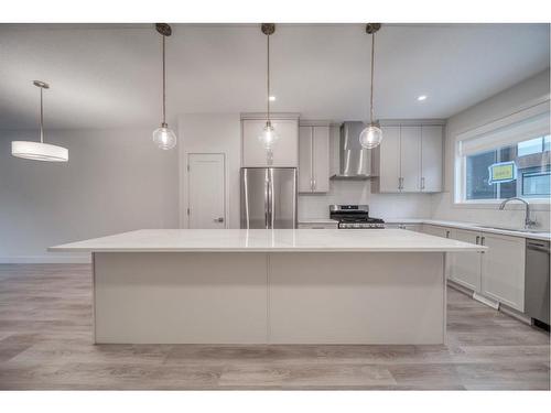 81 Royal Elm Green Nw, Calgary, AB - Indoor Photo Showing Kitchen With Upgraded Kitchen