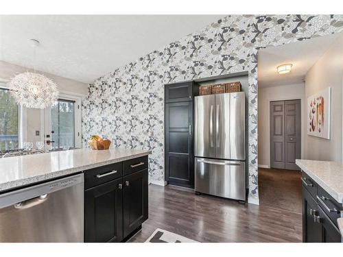 47 Shawbrooke Crescent Sw, Calgary, AB - Indoor Photo Showing Kitchen With Upgraded Kitchen