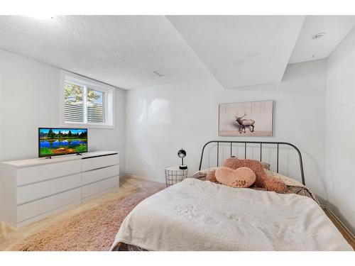 107 Macewan Glen Close Nw, Calgary, AB - Indoor Photo Showing Bedroom